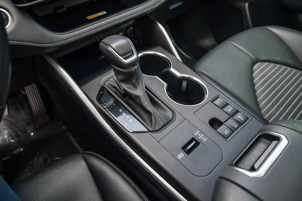 Thumbnail: 2024 Toyota Highlander - 21