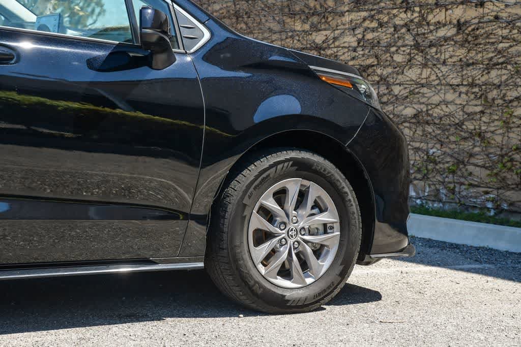 Thumbnail: 2024 Toyota Sienna - 11