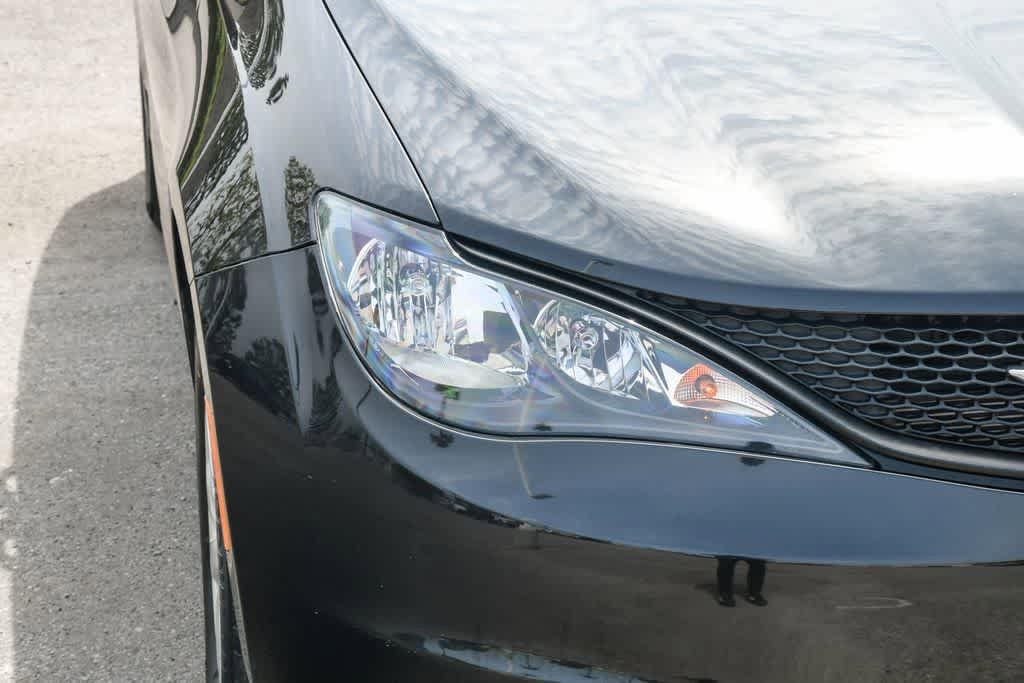 Thumbnail: 2019 Chrysler Pacifica - 4