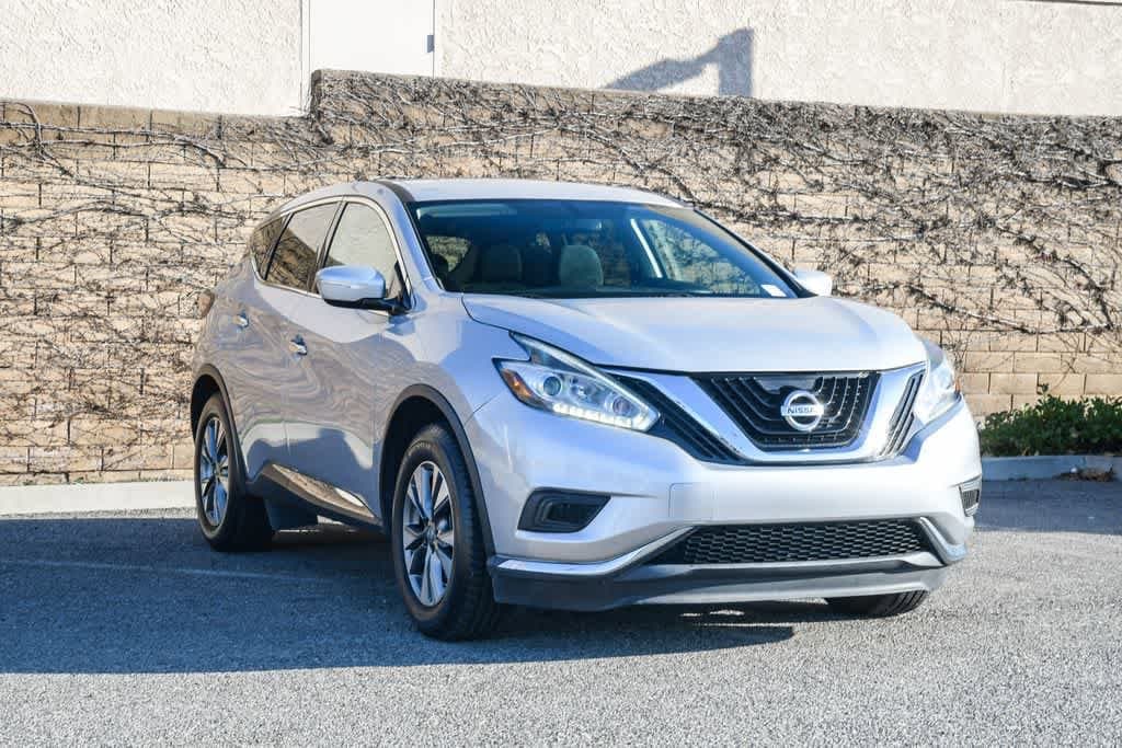 2015 Nissan Murano S photo 2