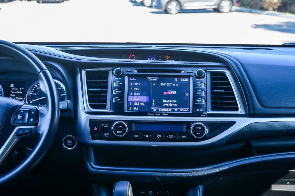 Thumbnail: 2019 Toyota Highlander - 13