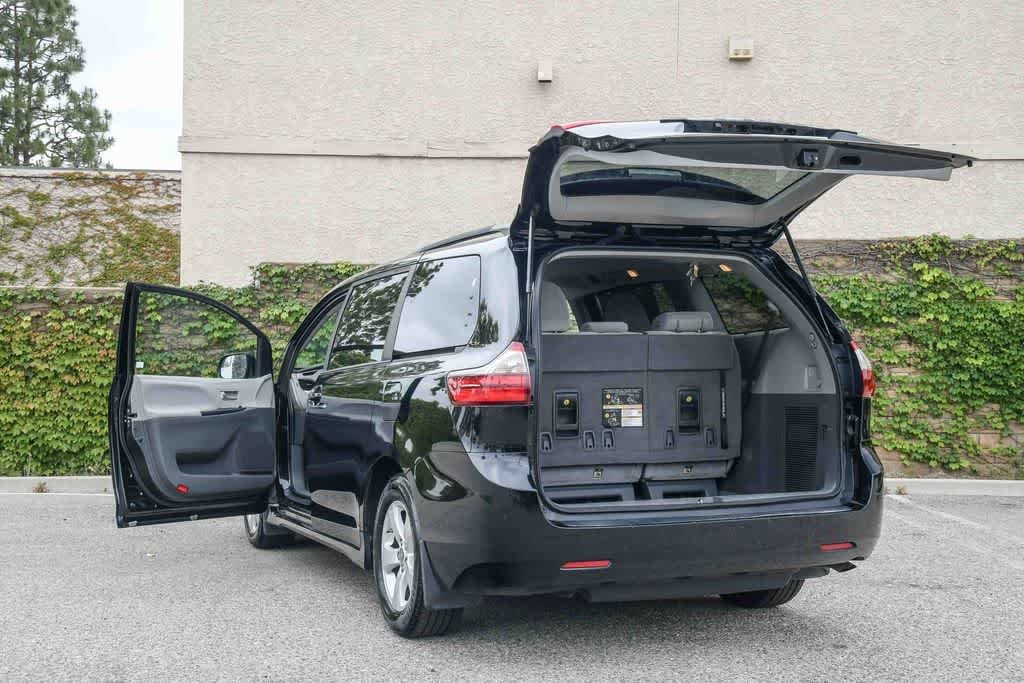 Thumbnail: 2020 Toyota Sienna - 25