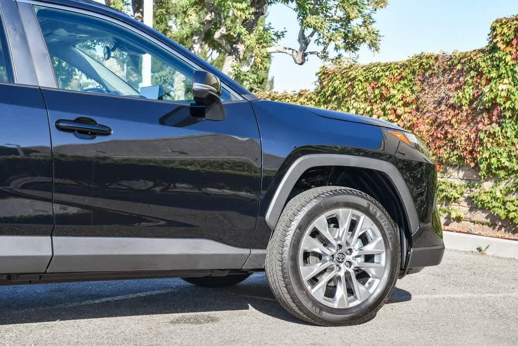 Thumbnail: 2025 Toyota RAV4 - 11