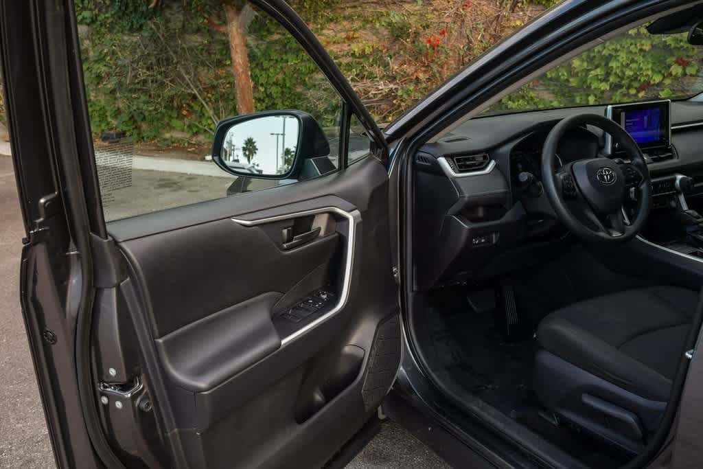 Thumbnail: 2025 Toyota RAV4 - 20