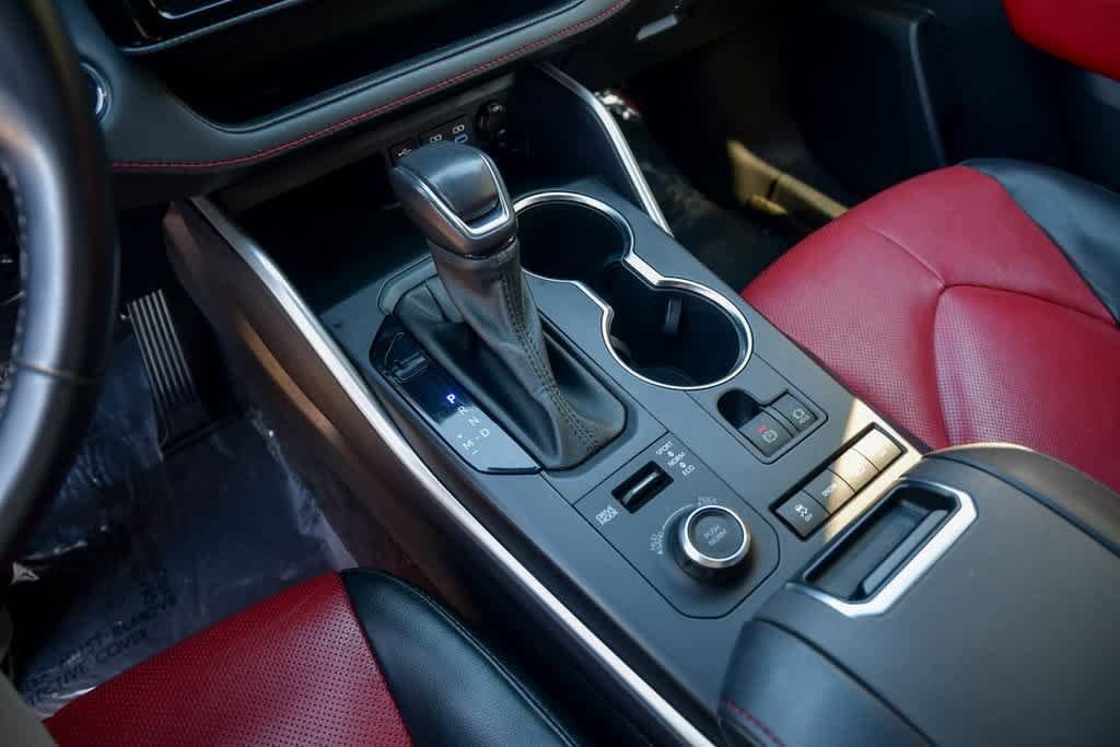 Thumbnail: 2022 Toyota Highlander - 24