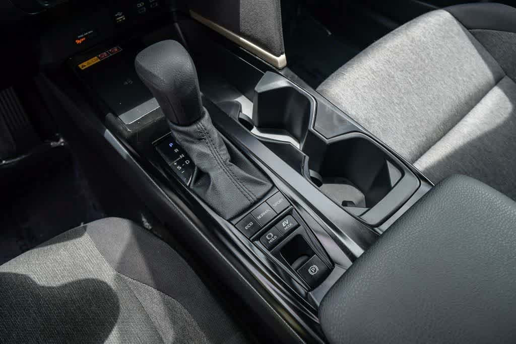 2025 Toyota Camry LE - Photo 19