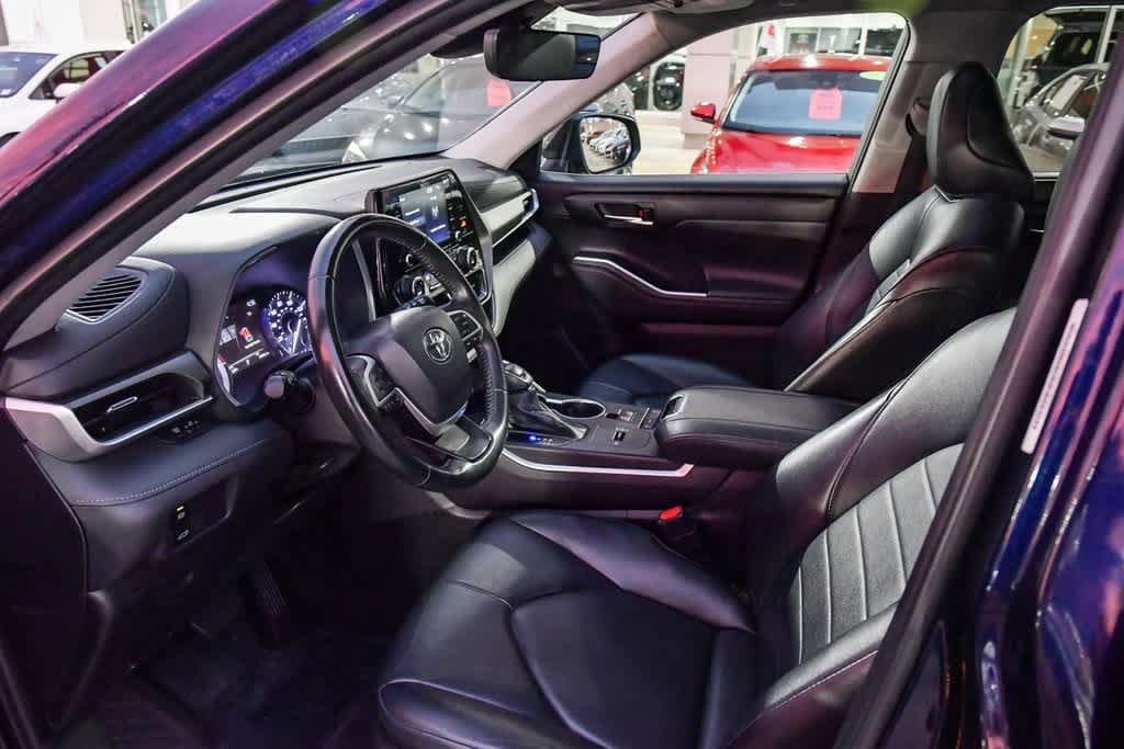 Thumbnail: 2022 Toyota Highlander - 17