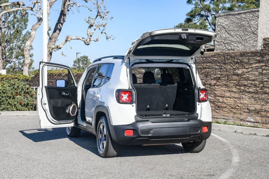 Thumbnail: 2016 Jeep Renegade - 26