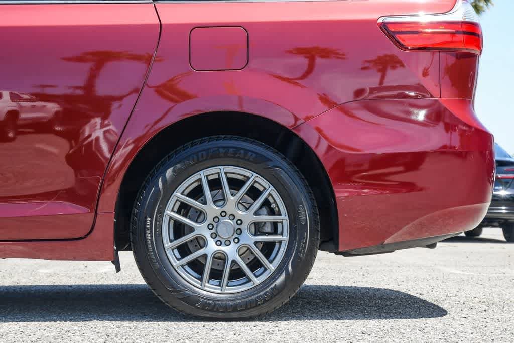 Thumbnail: 2015 Toyota Sienna - 11