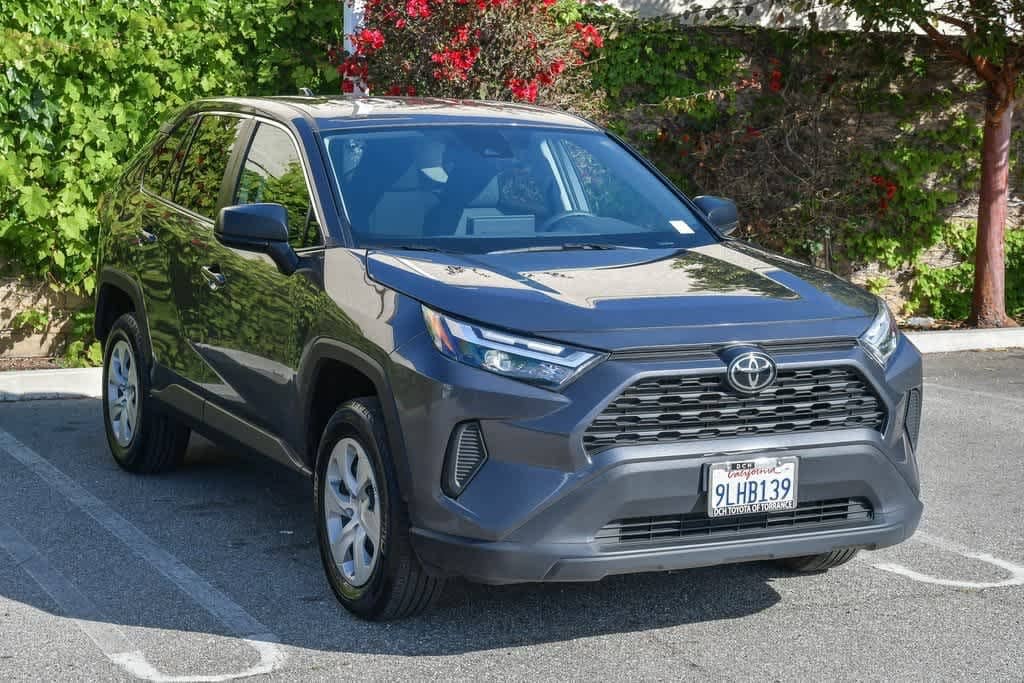 2024 Toyota RAV4 LE 3