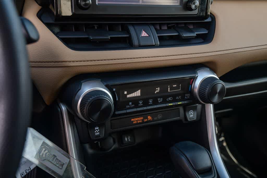 Thumbnail: 2019 Toyota RAV4 - 20