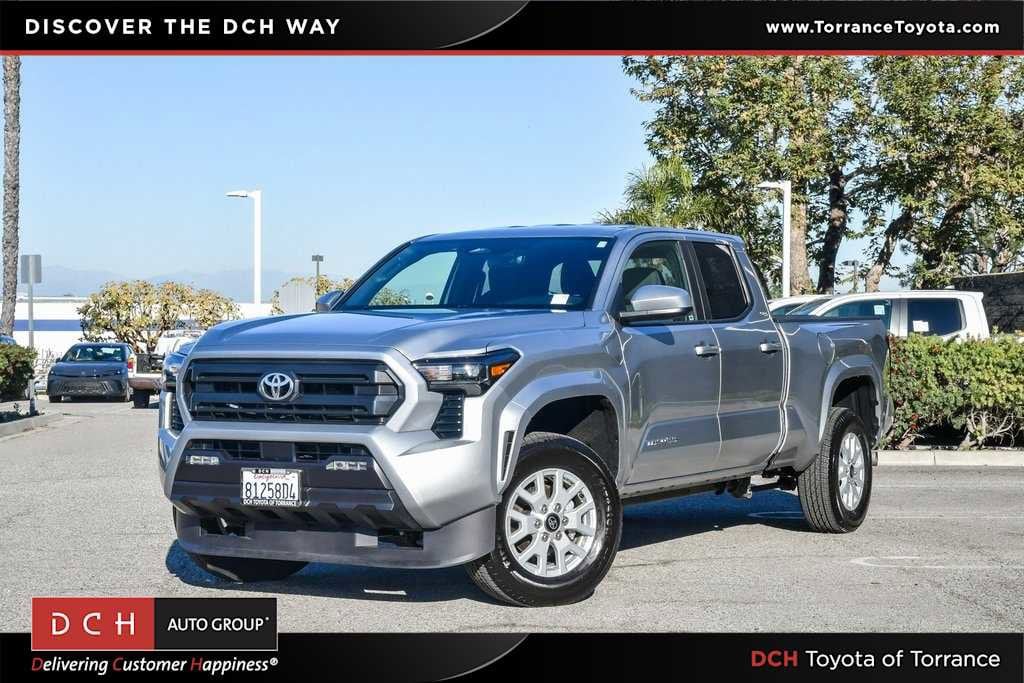 2025 Toyota Tacoma SR5's photo