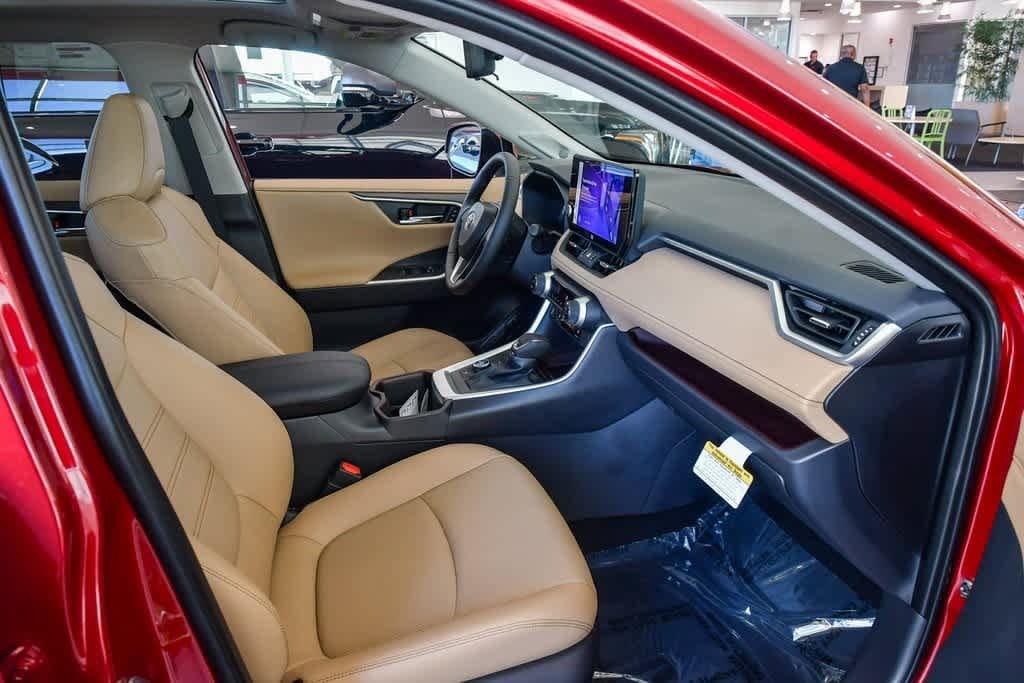 Thumbnail: 2025 Toyota RAV4 - 16