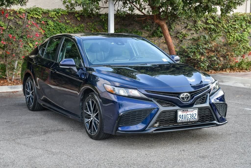 2022 Toyota Camry SE photo 2