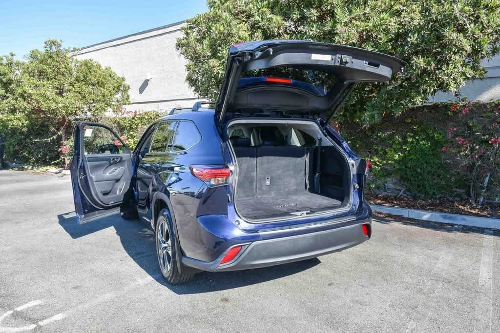 Thumbnail: 2022 Toyota Highlander - 28