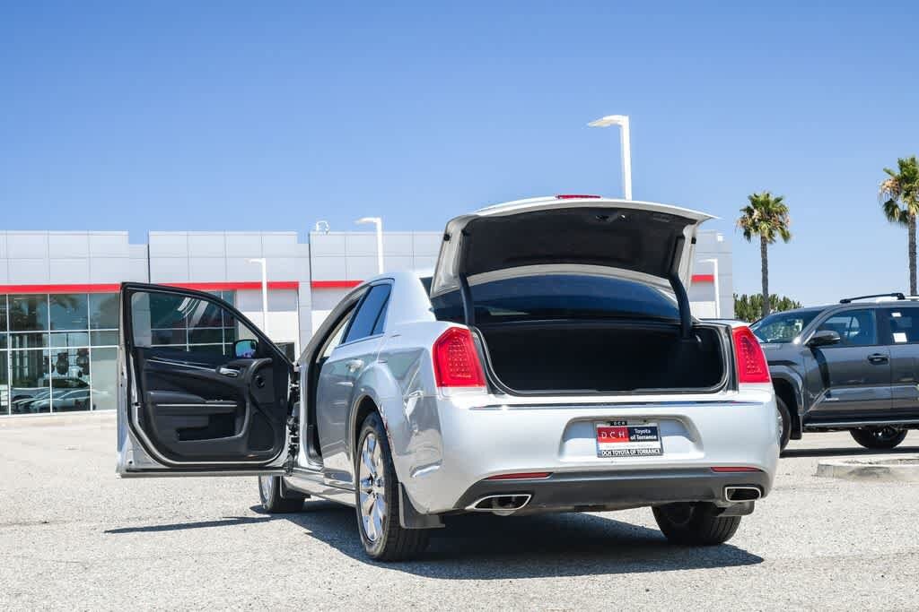 Thumbnail: 2019 Chrysler 300 - 25