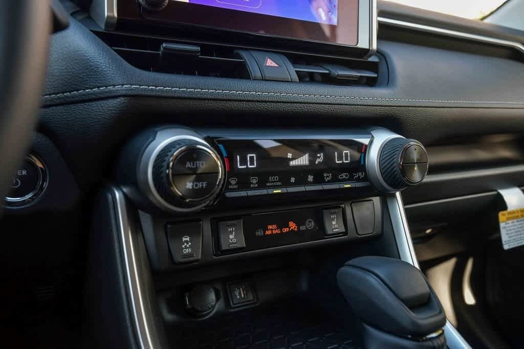 Thumbnail: 2025 Toyota RAV4 - 25