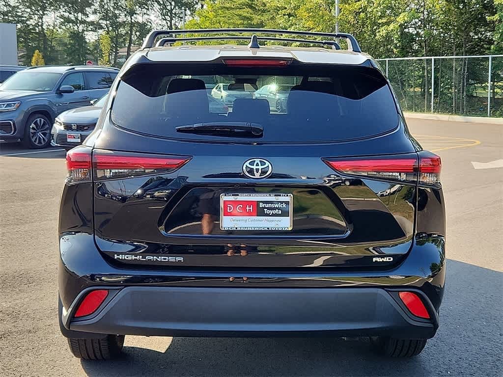 Thumbnail: 2022 Toyota Highlander - 5