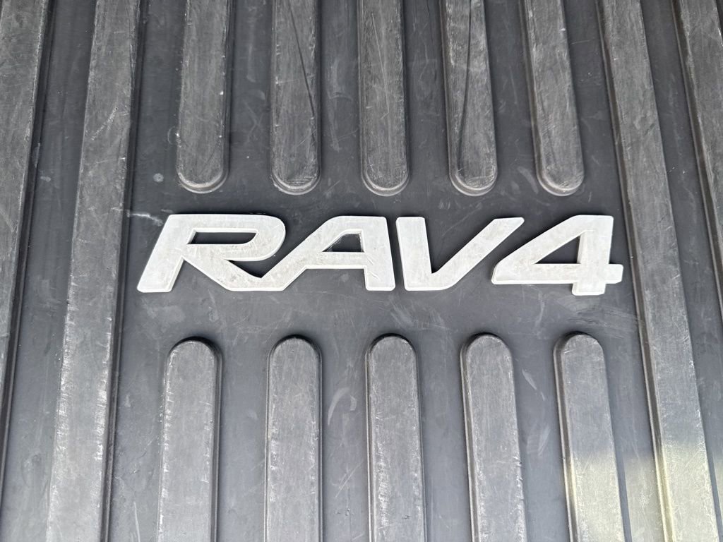Thumbnail: 2020 Toyota RAV4 - 17