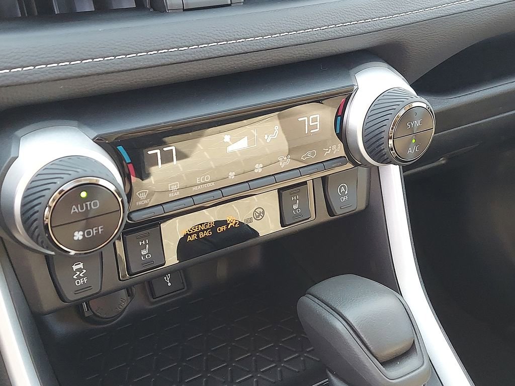 Thumbnail: 2022 Toyota RAV4 - 18