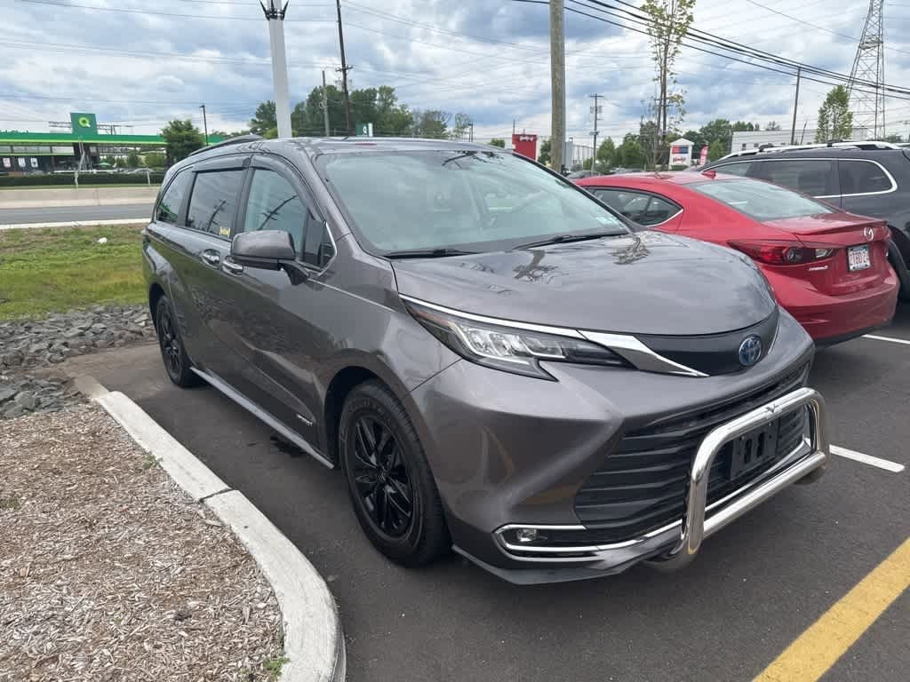 Used 2021 Toyota Sienna XLE with VIN 5TDYRKEC5MS074167 for sale in North Brunswick, NJ