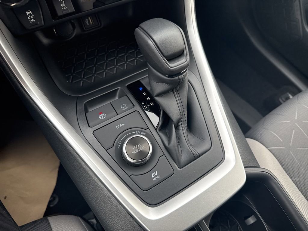 Thumbnail: 2025 Toyota RAV4 - 23