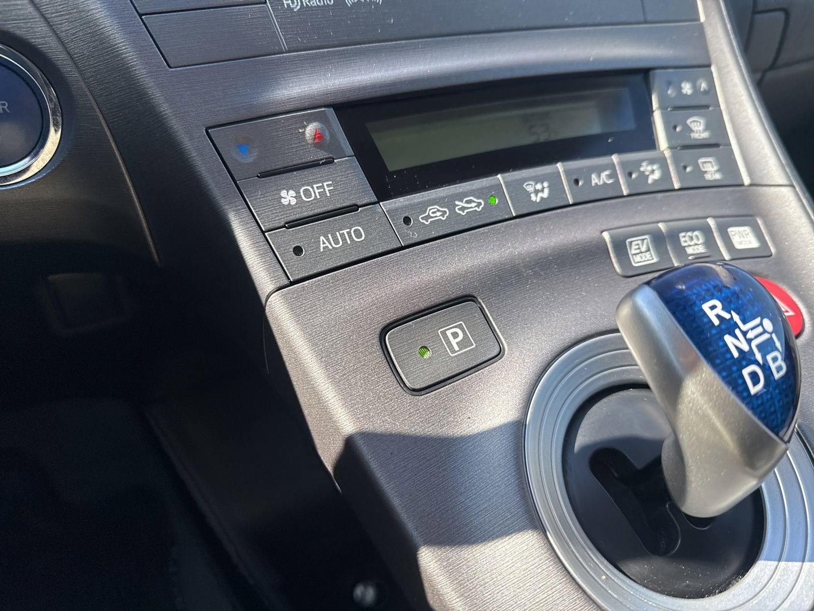 Thumbnail: 2015 Toyota Prius - 28