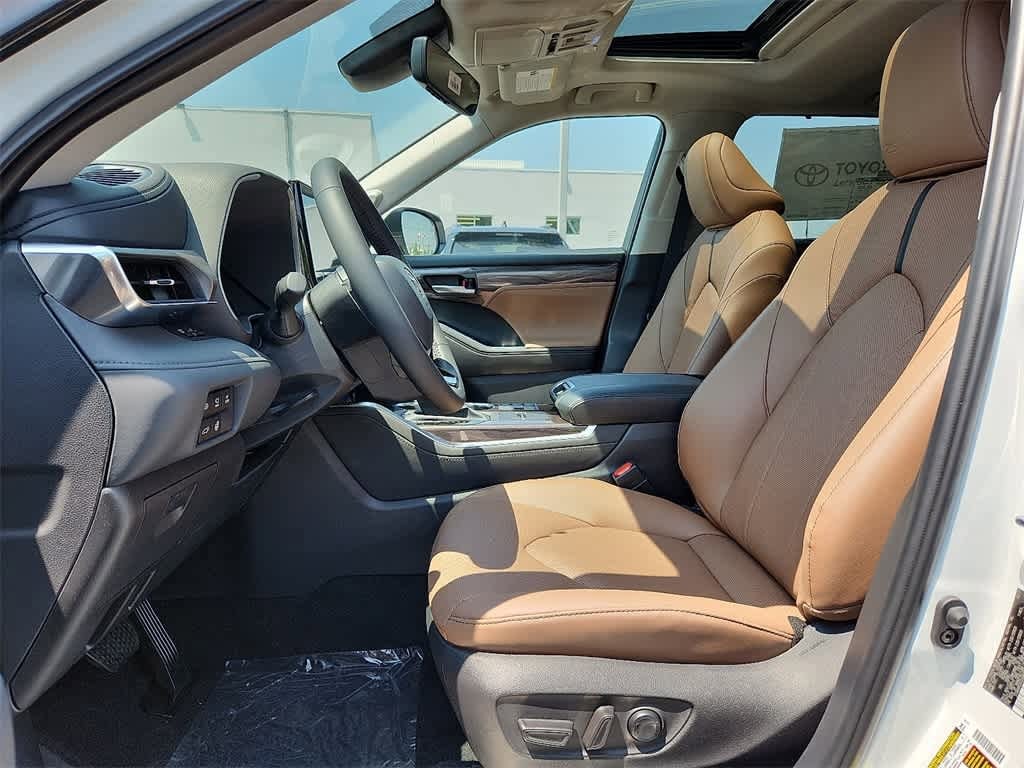 2025 Toyota Highlander Limited 13