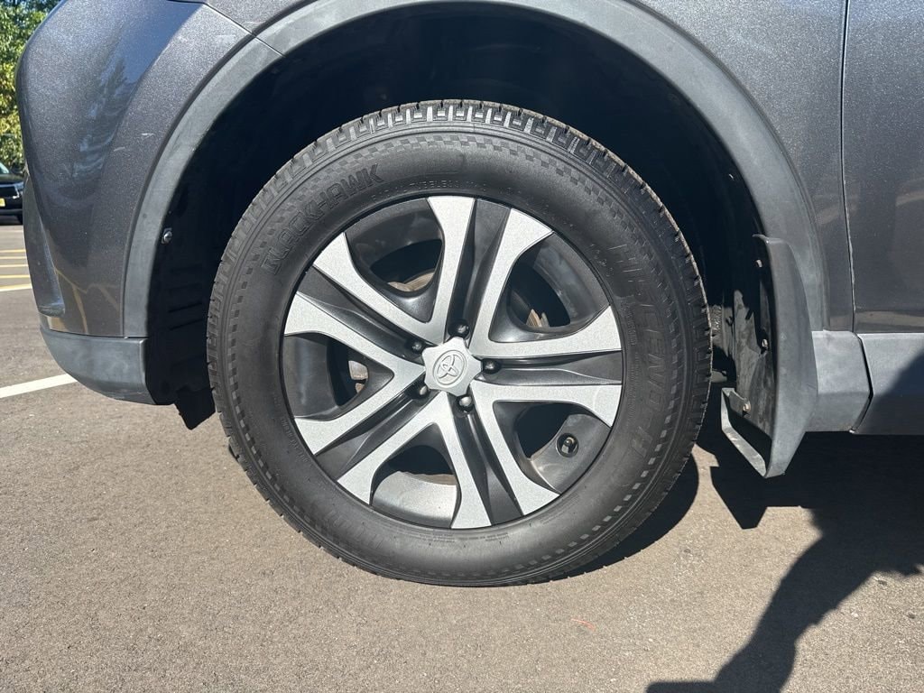 Thumbnail: 2016 Toyota RAV4 - 17