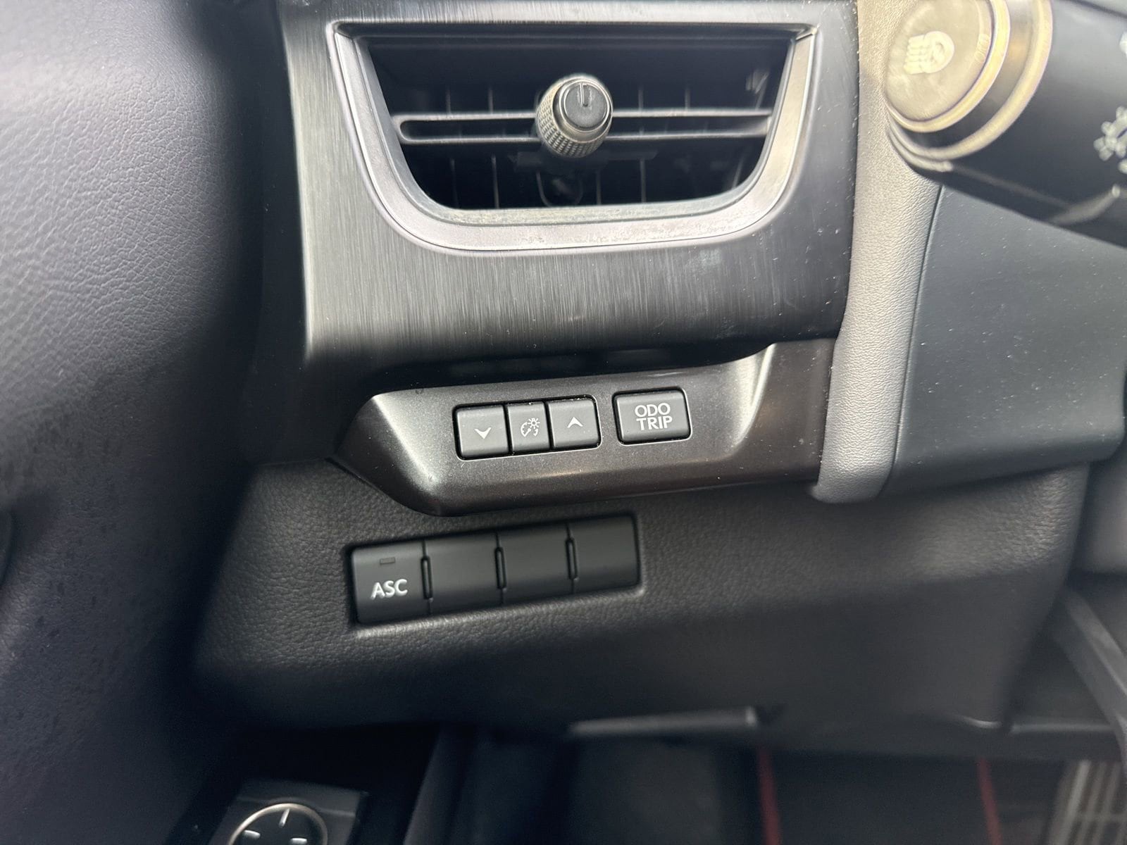 Thumbnail: 2020 Lexus UX - 29