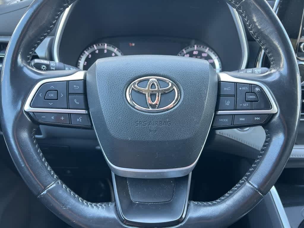 Thumbnail: 2022 Toyota Highlander - 16