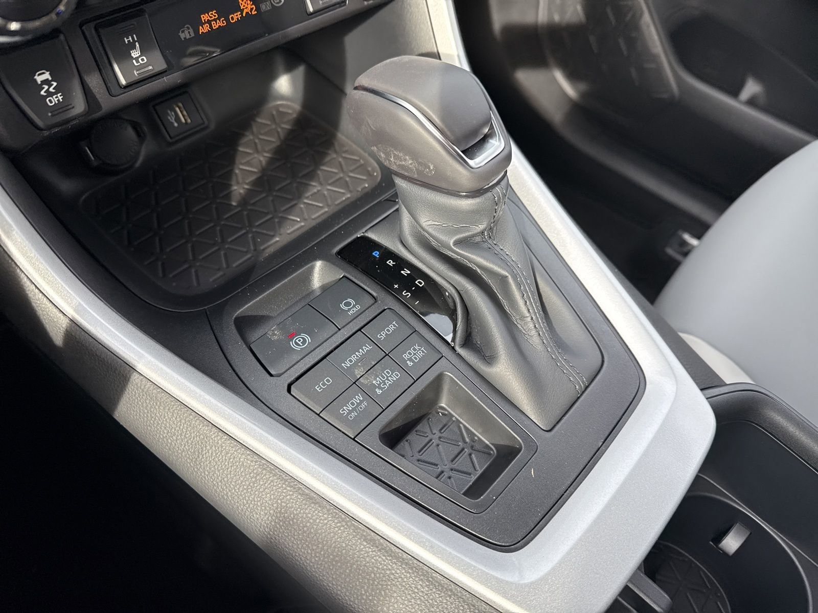 Thumbnail: 2025 Toyota RAV4 - 24