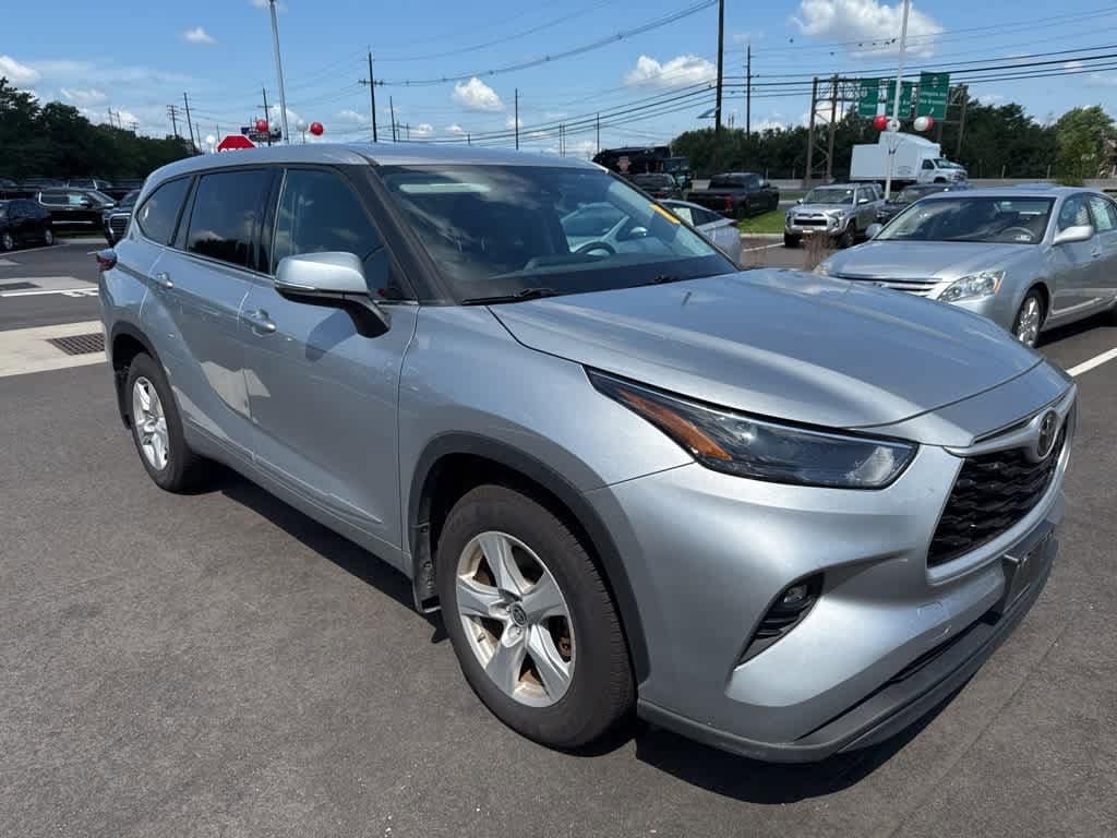 Thumbnail: 2022 Toyota Highlander - 2