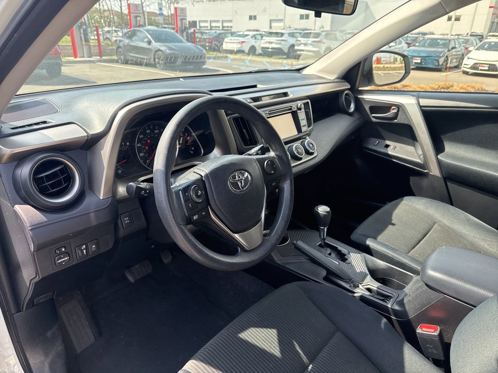 Thumbnail: 2015 Toyota RAV4 - 16