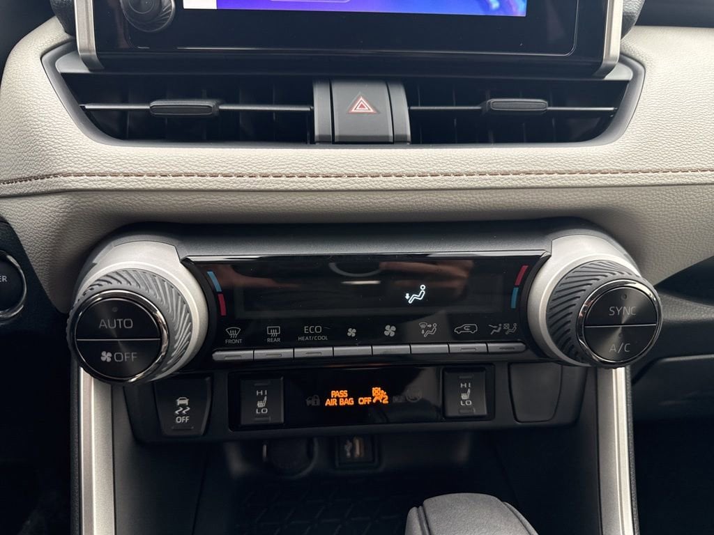 Thumbnail: 2025 Toyota RAV4 - 21