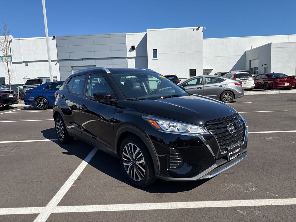 2022 Nissan Kicks SV photo 3