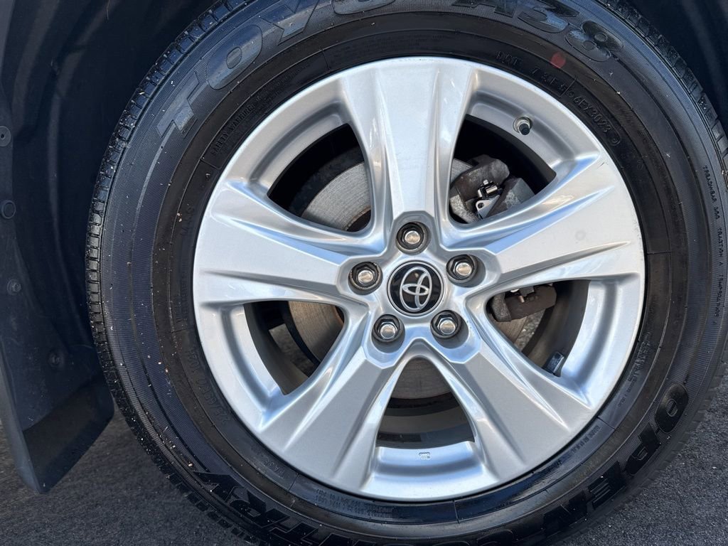 Thumbnail: 2019 Toyota RAV4 - 16