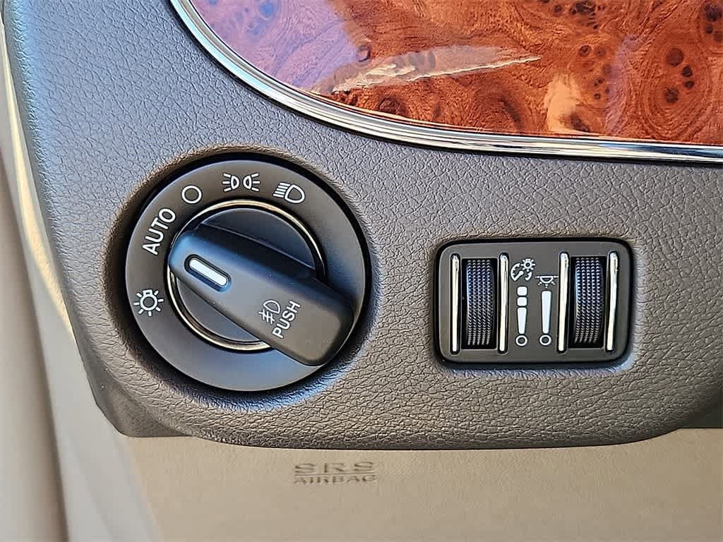 Thumbnail: 2015 Chrysler Town & Country - 28