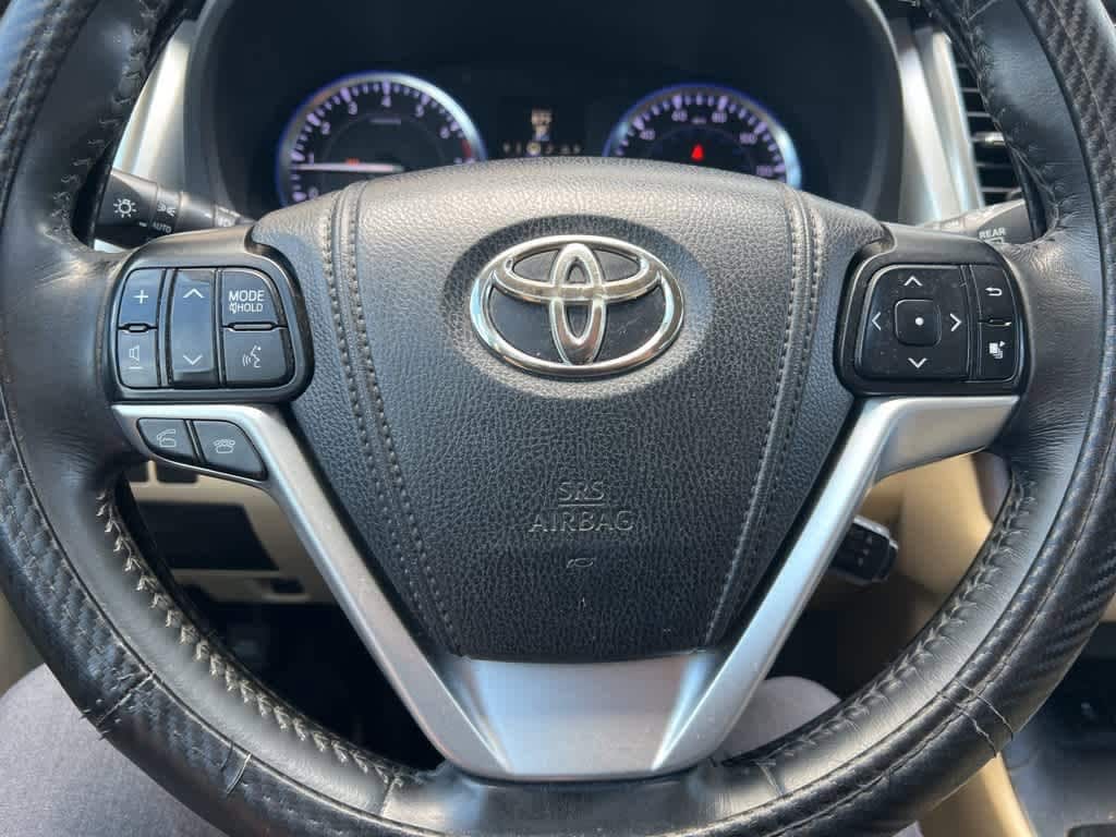 Thumbnail: 2014 Toyota Highlander - 16