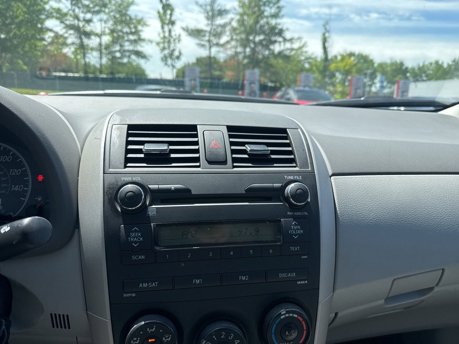 Thumbnail: 2010 Toyota Corolla - 26