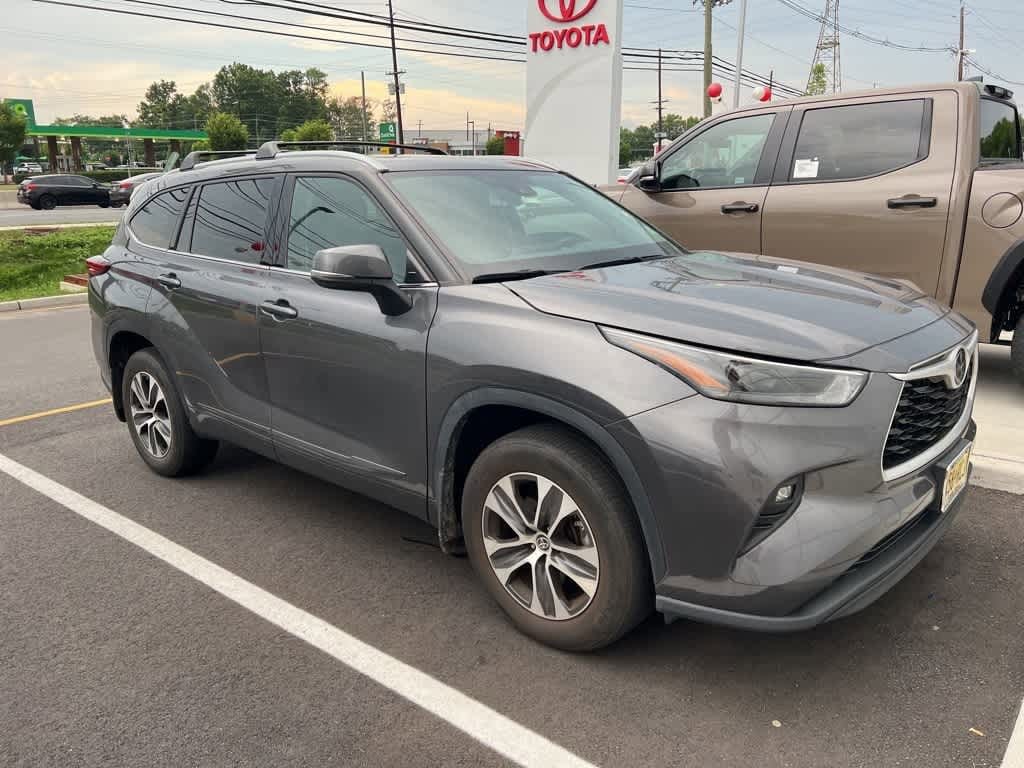 Thumbnail: 2022 Toyota Highlander - 2