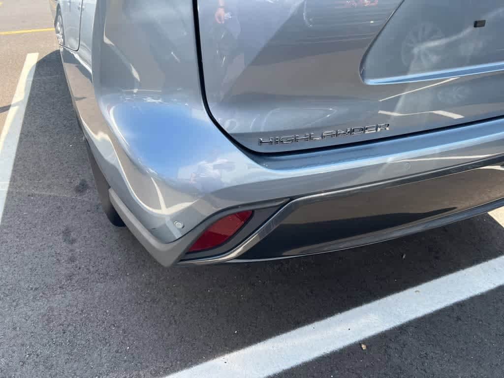 Thumbnail: 2022 Toyota Highlander - 27