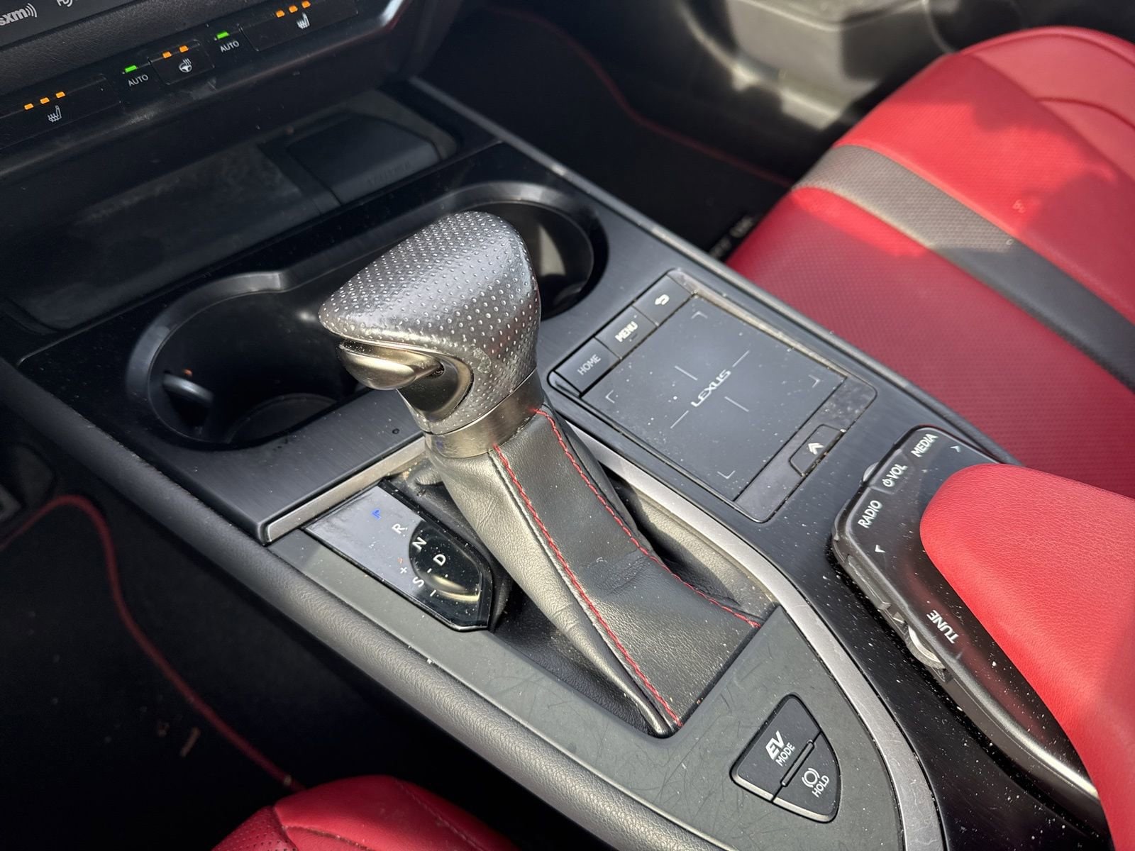 Thumbnail: 2020 Lexus UX - 28