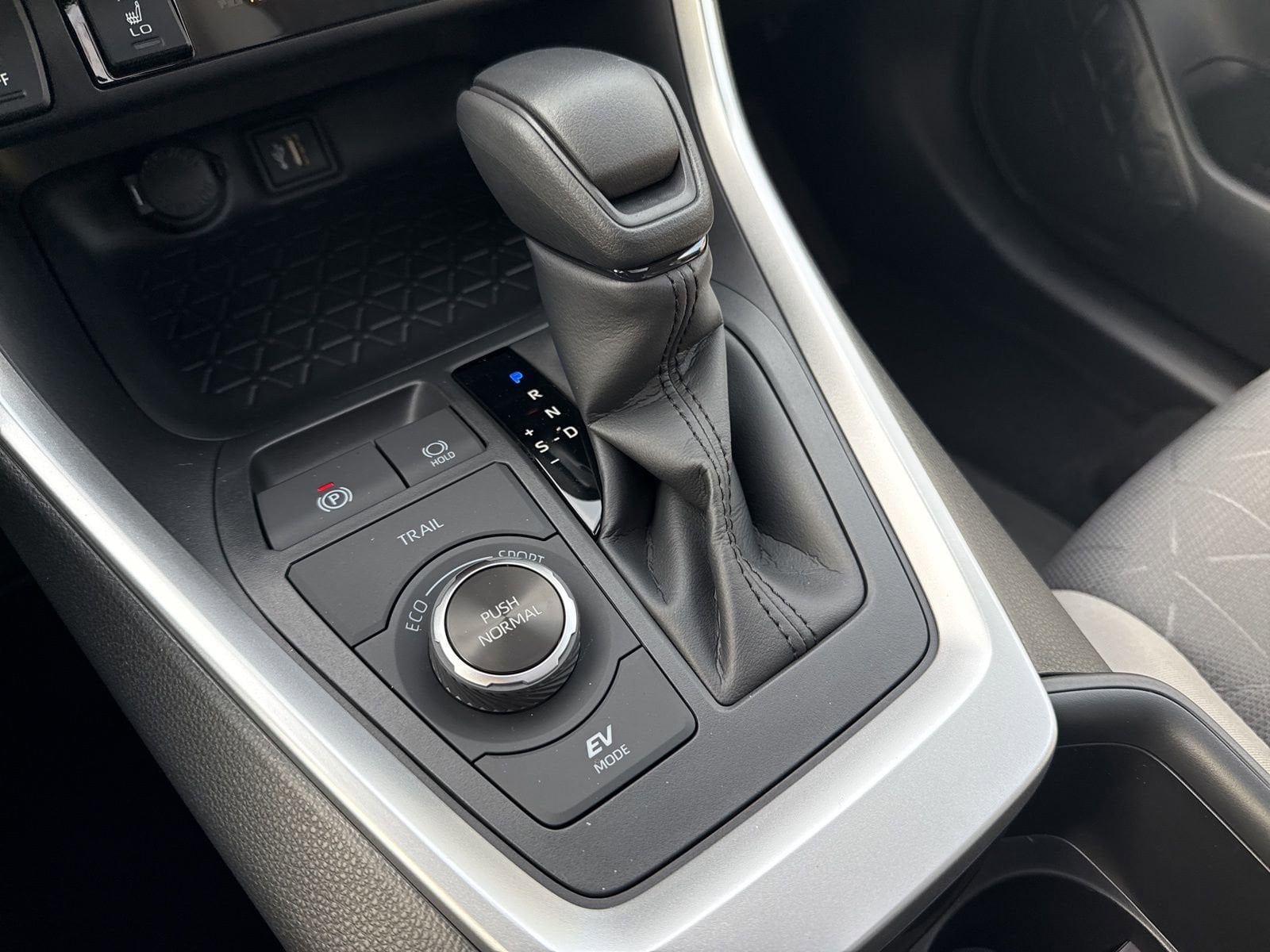 Thumbnail: 2025 Toyota RAV4 - 21