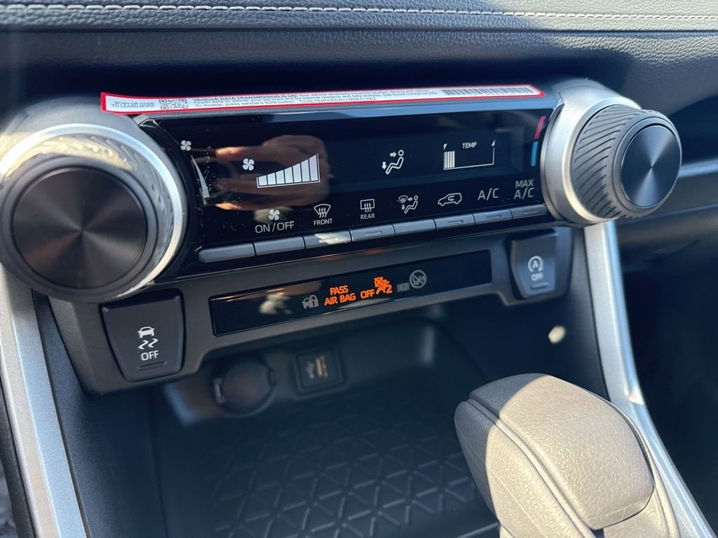 Thumbnail: 2025 Toyota RAV4 - 20