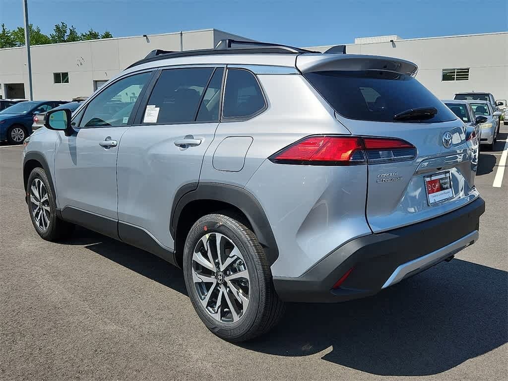 2025 Toyota Corolla Cross XLE 6