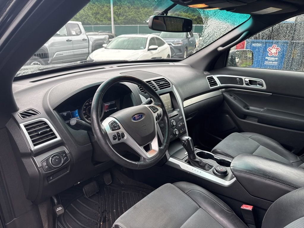 Thumbnail: 2015 Ford Explorer - 18