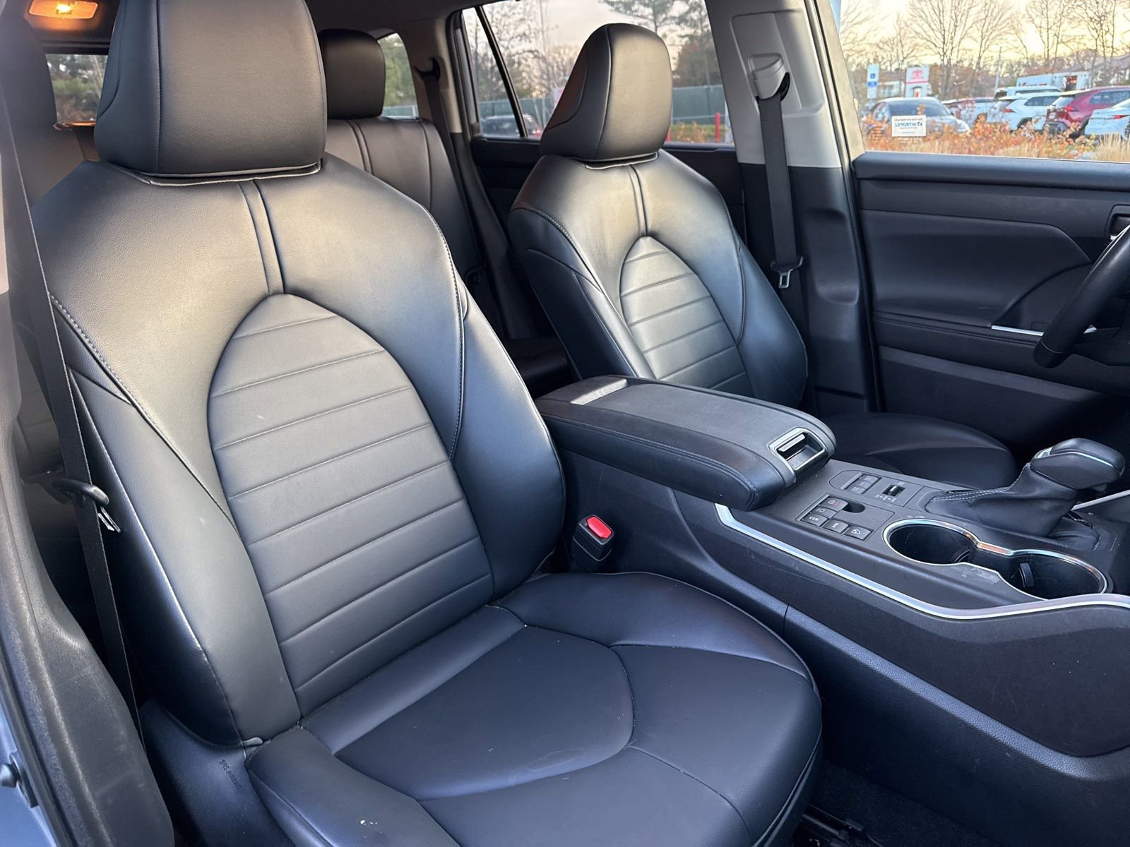 Thumbnail: 2023 Toyota Highlander - 23