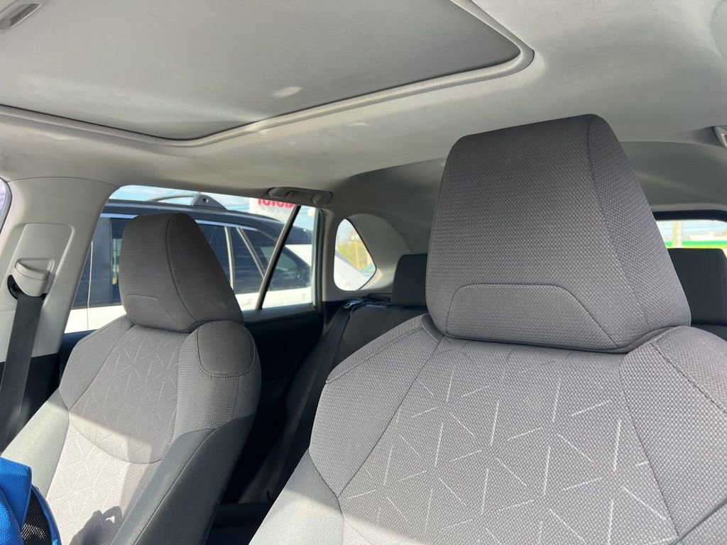 Thumbnail: 2019 Toyota RAV4 - 14