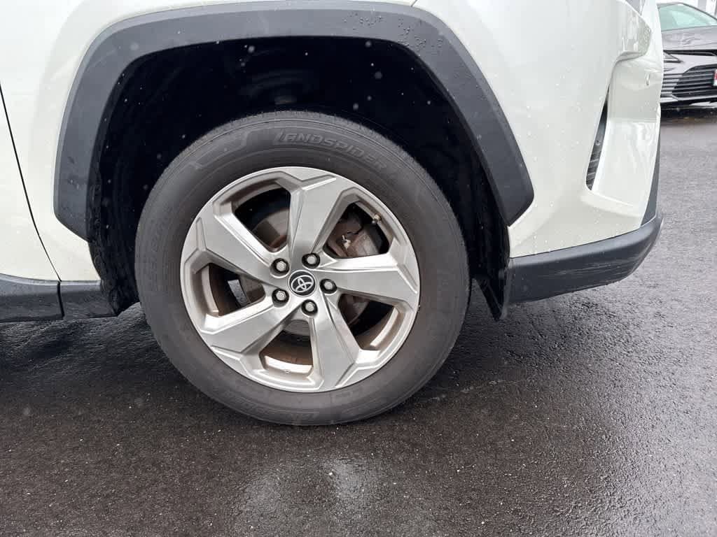 Thumbnail: 2019 Toyota RAV4 - 15